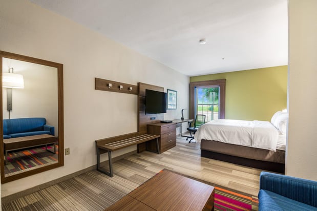 Images Holiday Inn Express & Suites Columbus by IHG