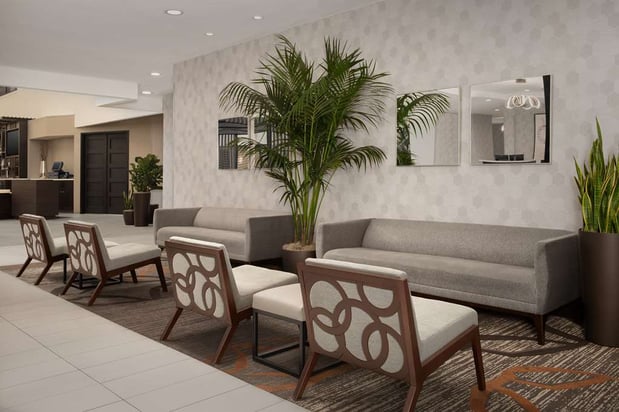 Images Embassy Suites by Hilton    La Quinta Hotel & Spa