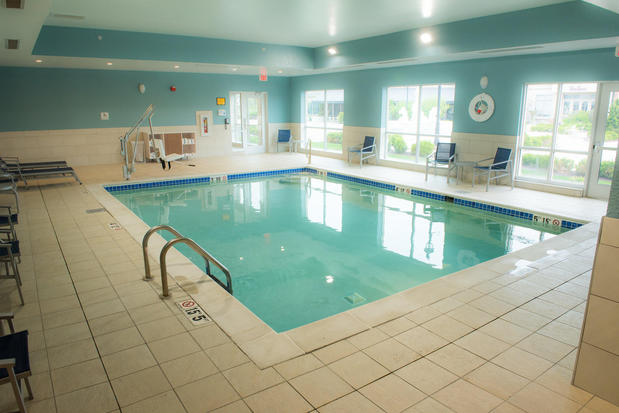 Images Holiday Inn Express & Suites Louisville N - Jeffersonville by IHG