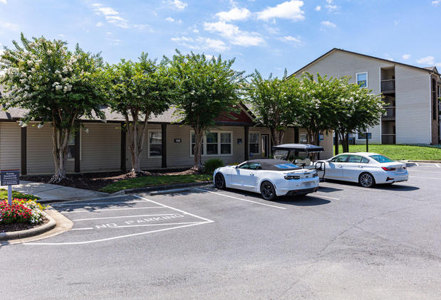 Images Parkway Station Apartment Homes