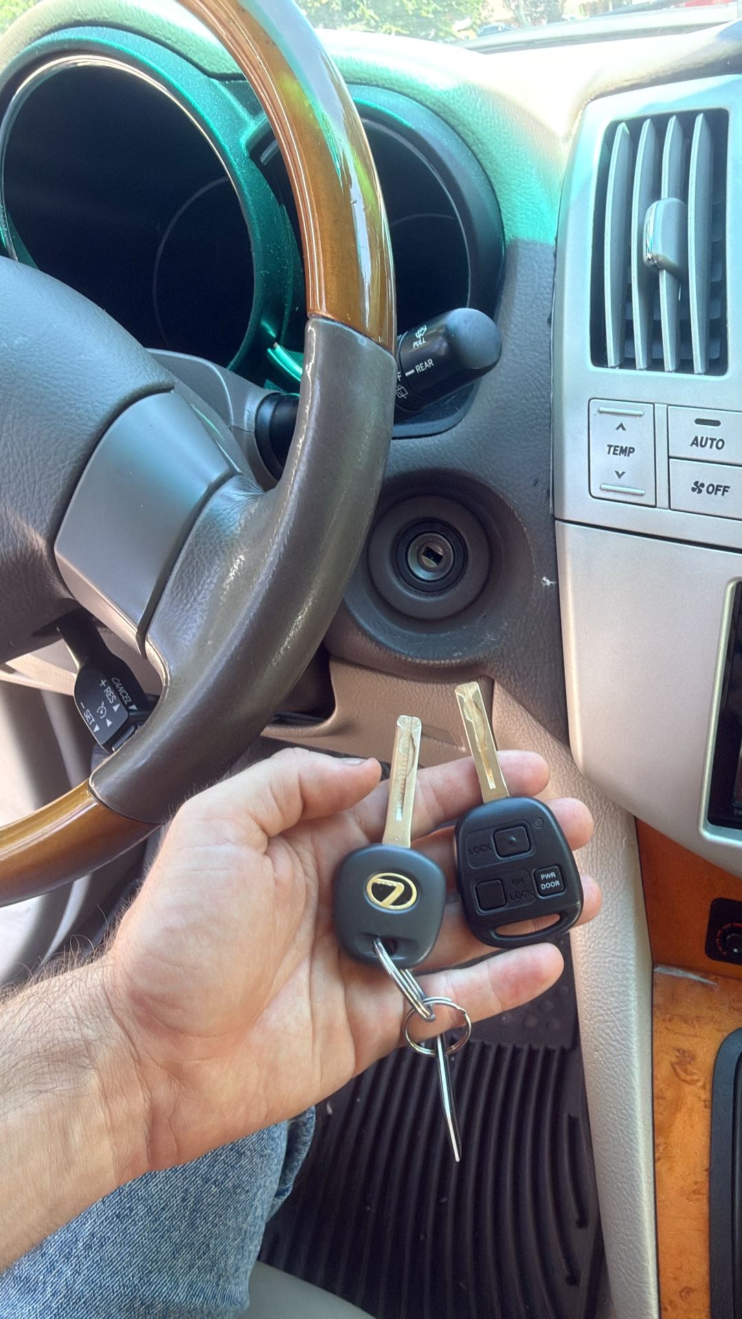 Lexus key replacement service 