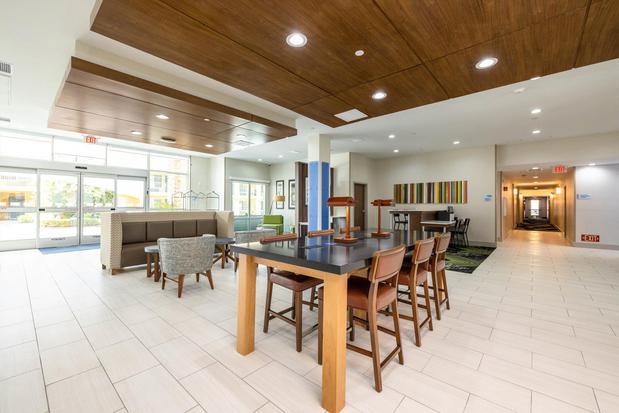 Images Holiday Inn Express & Suites San Jose – Silicon Valley by IHG