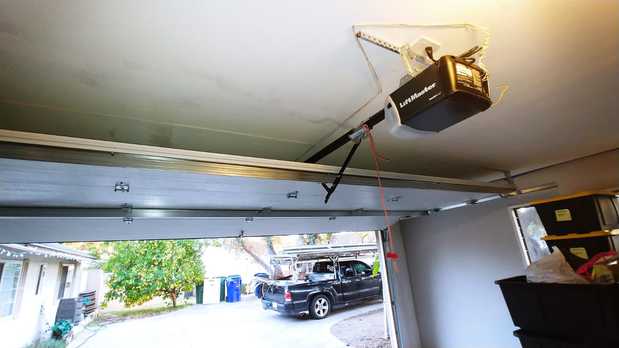 Images Urgent Garage Doors