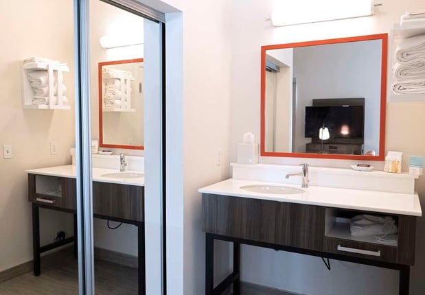Images Hampton Inn and Suites Seal Beach
