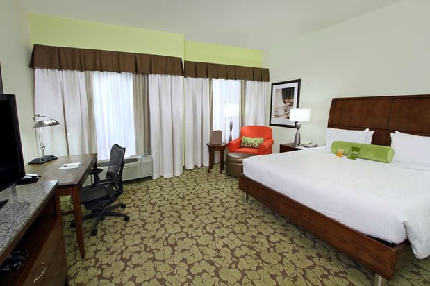 Images Hilton Garden Inn Calabasas