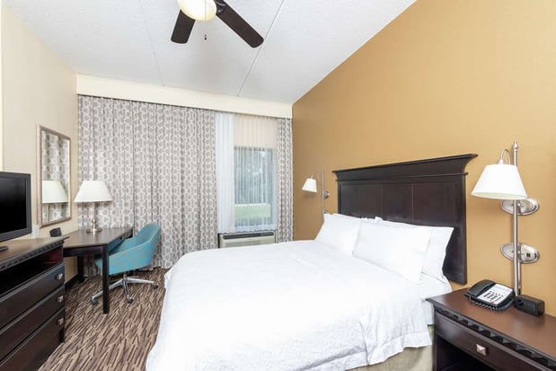 Images Hampton Inn & Suites Cleveland-Airport/Middleburg Heights