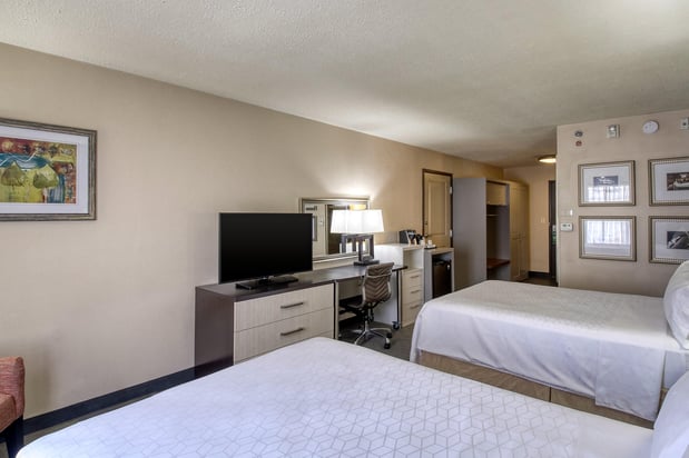 Images Holiday Inn & Suites Atlanta Airport-North by IHG