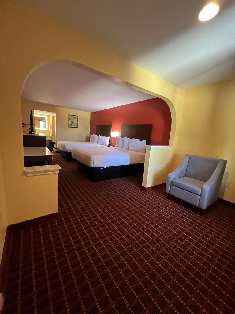 Double Queen Suite