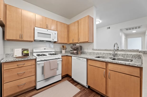 Images Sandy Creek Apartments