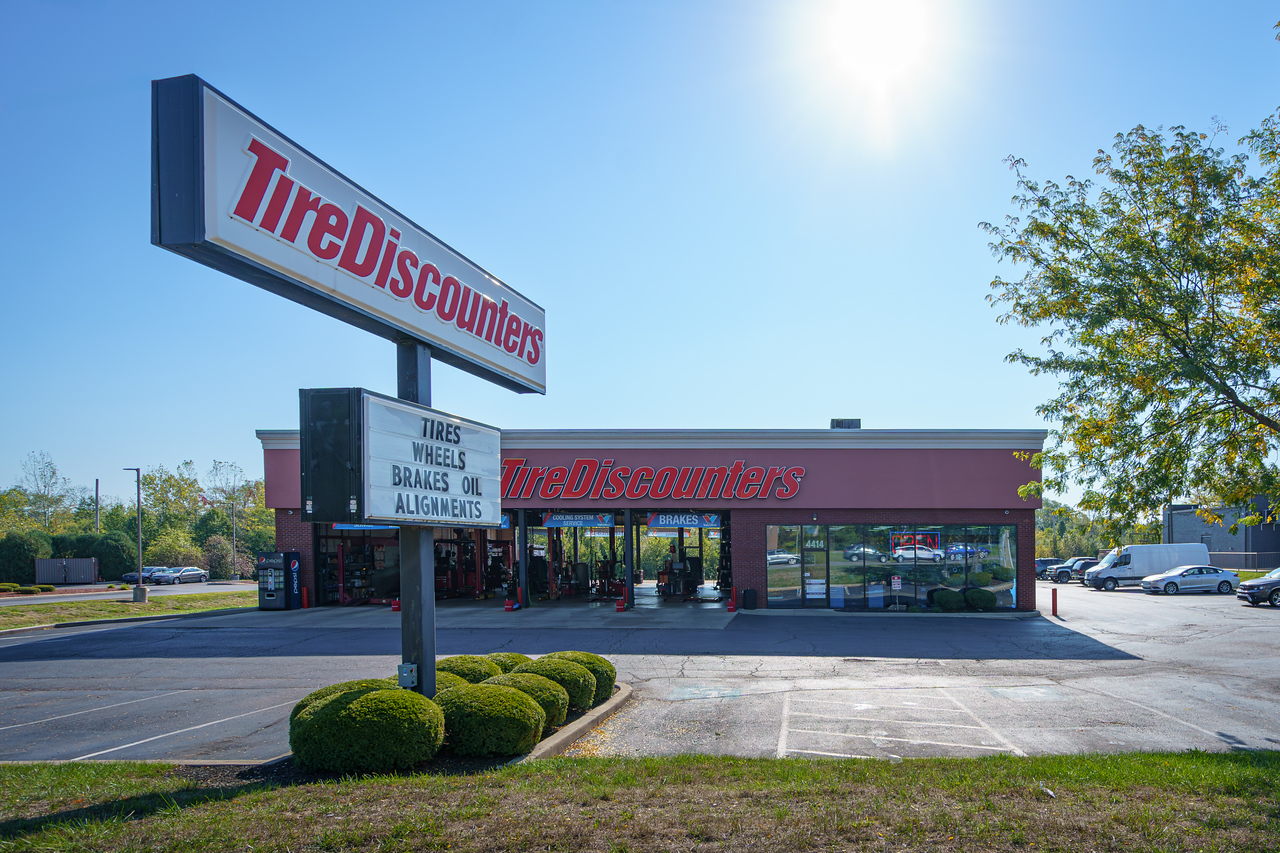Tire Discounters on 4414 Brandt Pike in Dayton