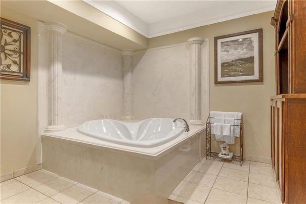 Images Best Western Plus Monica Royale Inn & Suites