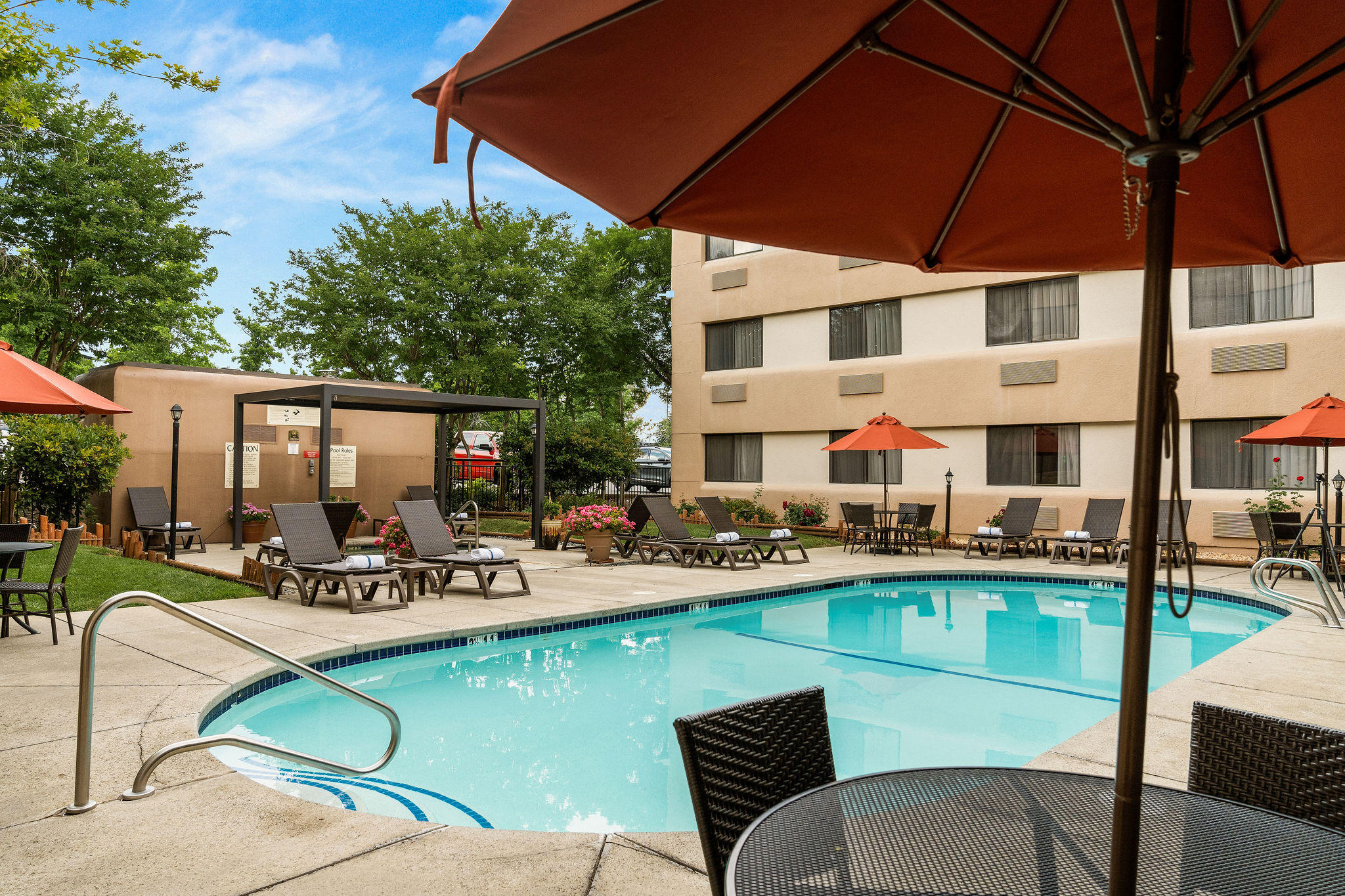 Outdoor Pool & Spa