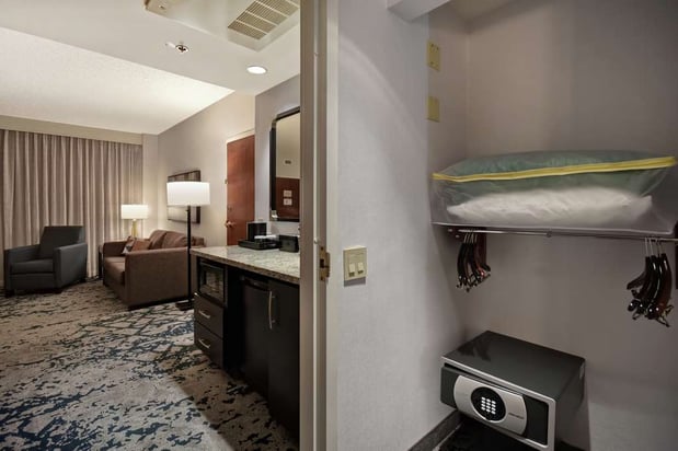 Images Embassy Suites by Hilton Charleston
