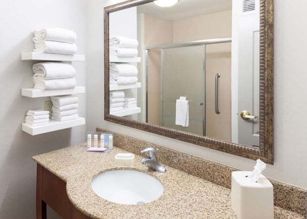 Images Hampton Inn & Suites Cedar Rapids - North