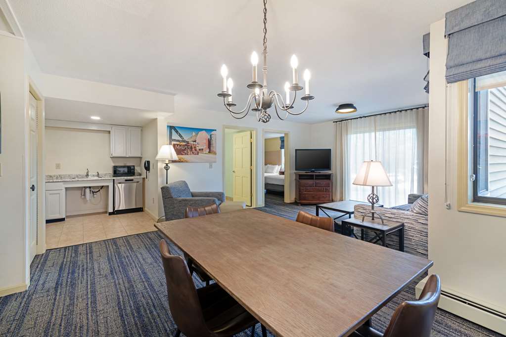 Accessible 2 Queen Suite
