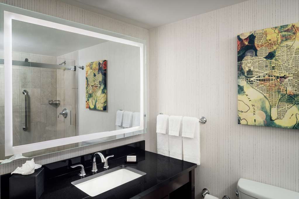 Guest room bath