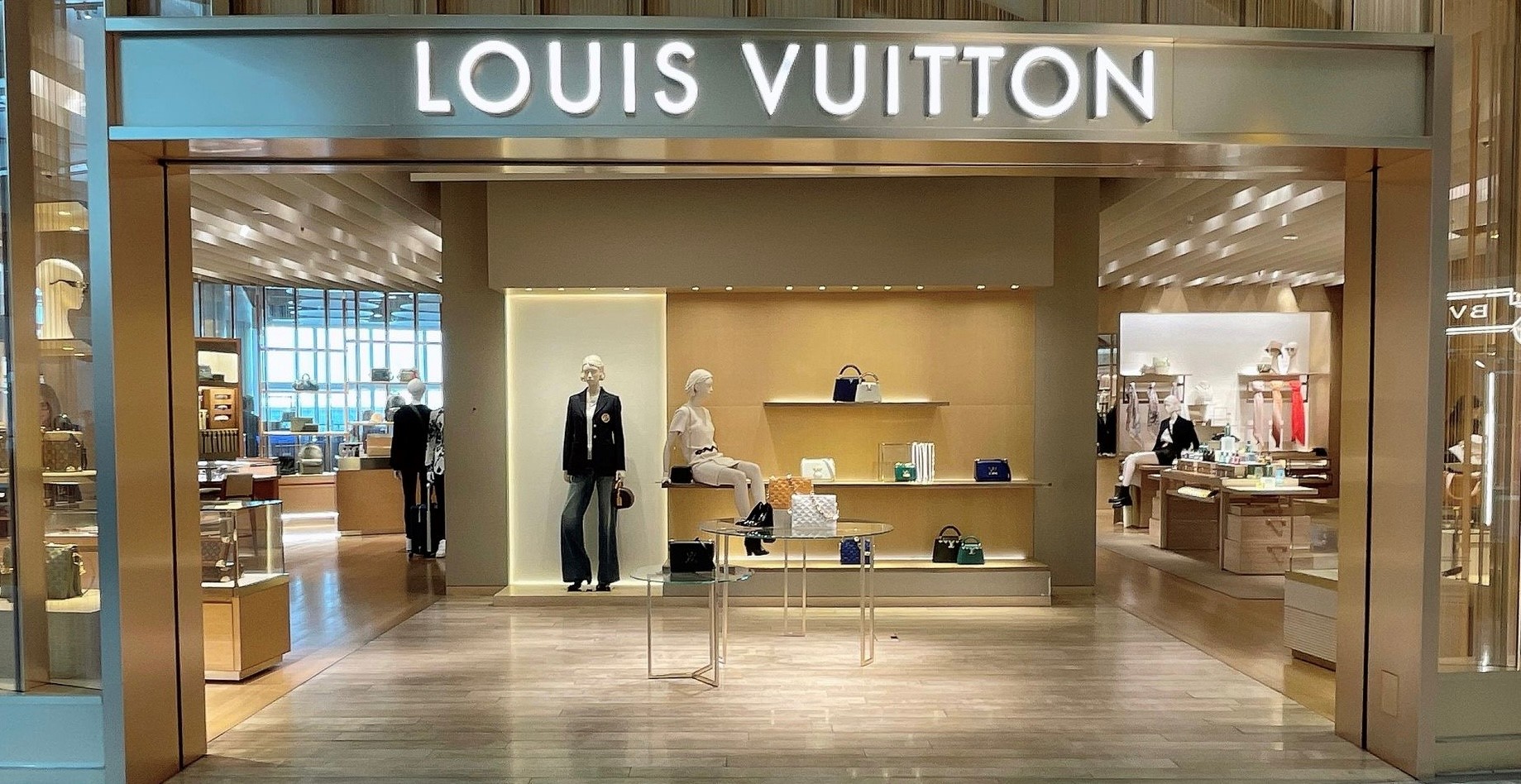Images Louis Vuitton Heathrow T5