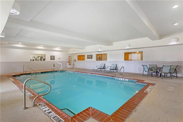 Images Best Western Plus Monica Royale Inn & Suites