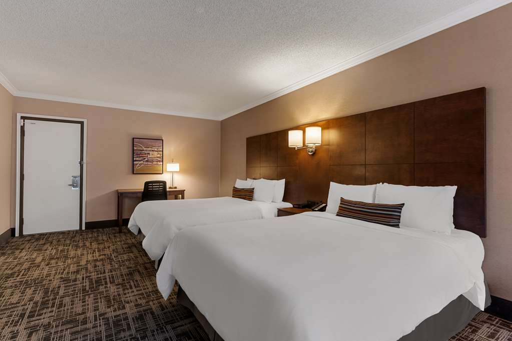 DoubleQueen Best Western Ville-Marie Montreal Hotel & Suites Montreal (514)288-4141