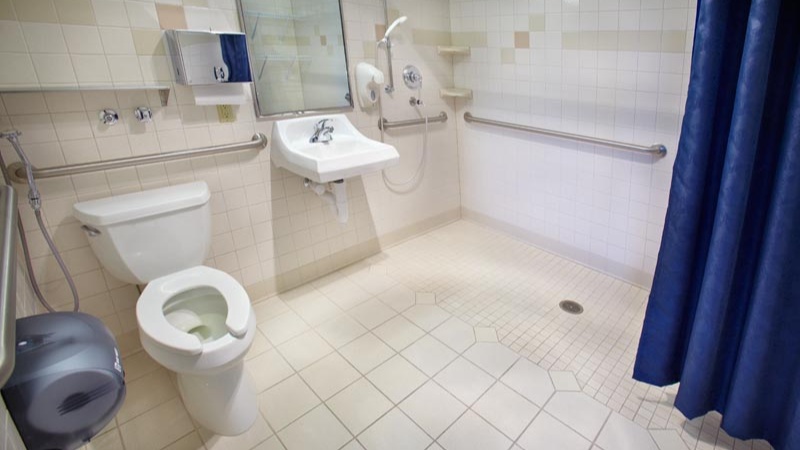 photo of a private bathroom at the Aspirus Hospice House