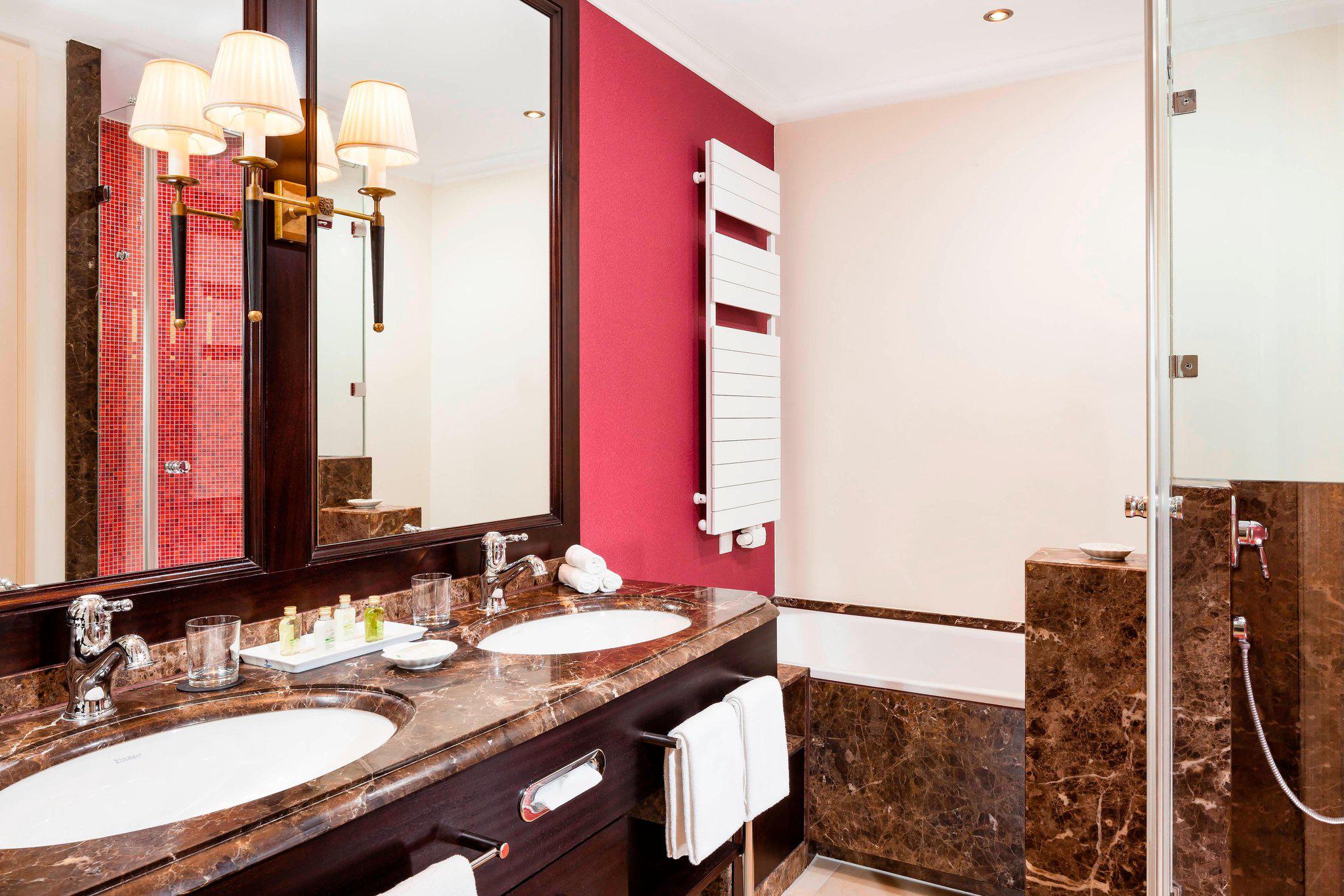 Schloss Fuschl, a Luxury Collection Resort & Spa, Fuschlsee-Salzburg, Schloss Strasse 19 in Hof Bei Salzburg