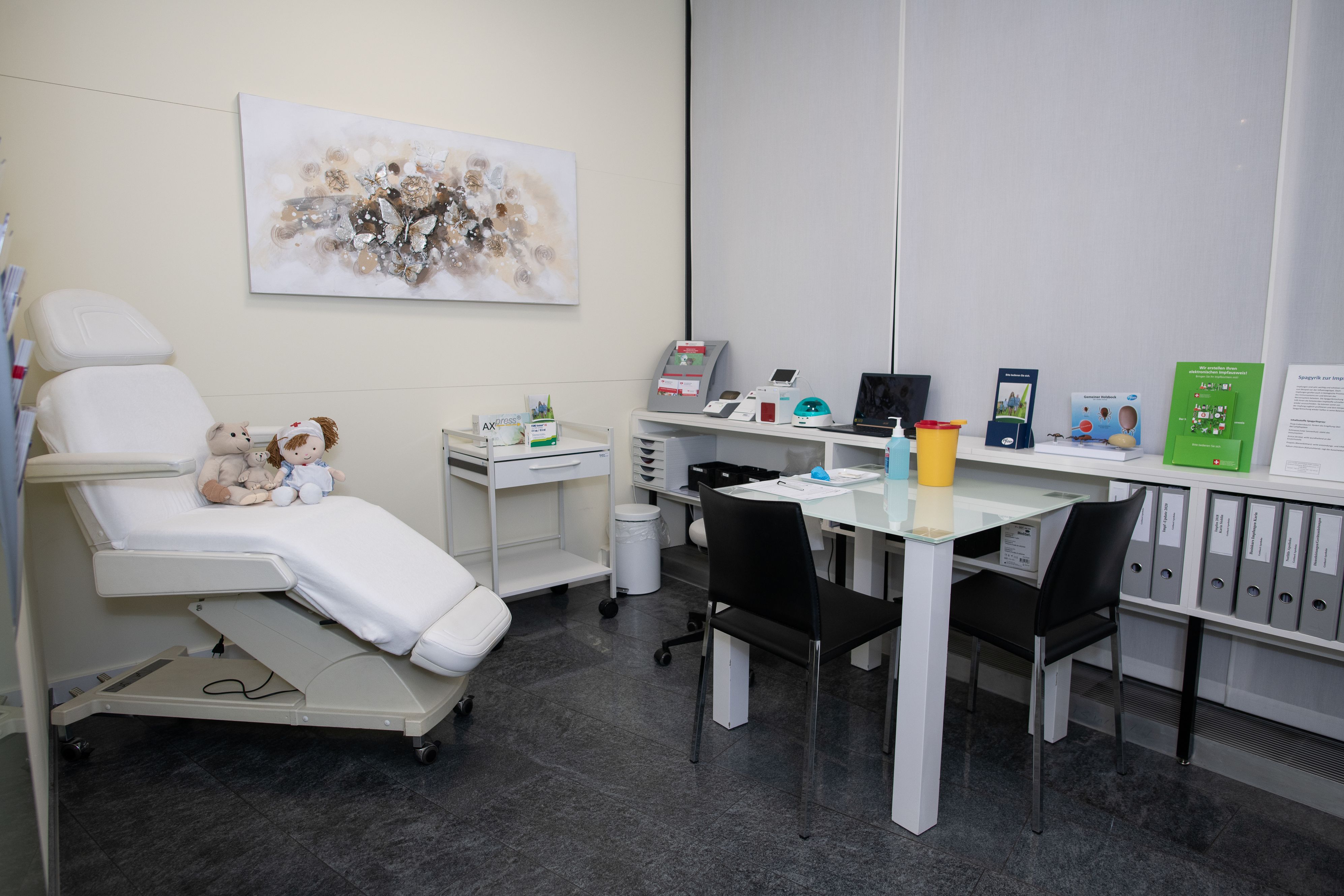 Bilder Gotthard Apotheke Parfumerie
