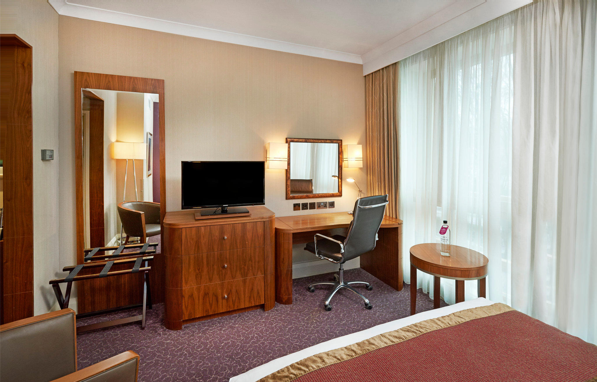 Crowne Plaza London - Ealing, an IHG Hotel London 020 8233 3200