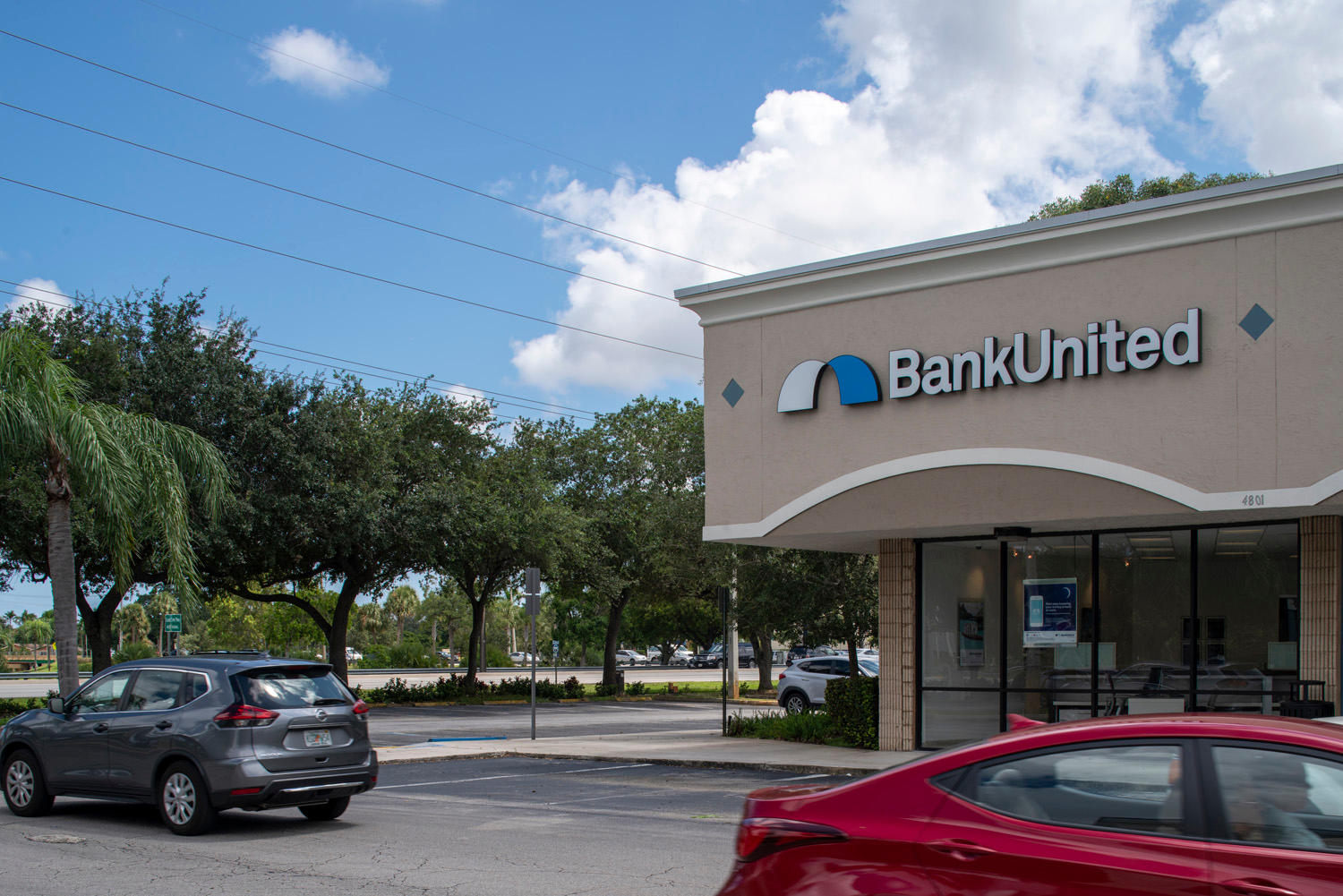 Bank United at Coconut Creek Plaza Shopping Center