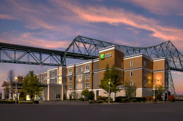 Images Holiday Inn Express & Suites Astoria by IHG