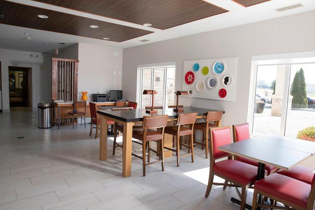 Images Holiday Inn Express Toledo West - Napoleon by IHG