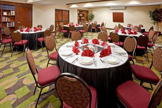 Images Holiday Inn Express & Suites Dallas Park Central Northeast by IHG