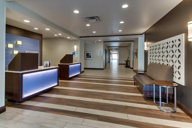 Images Holiday Inn Express Cheektowaga North East by IHG