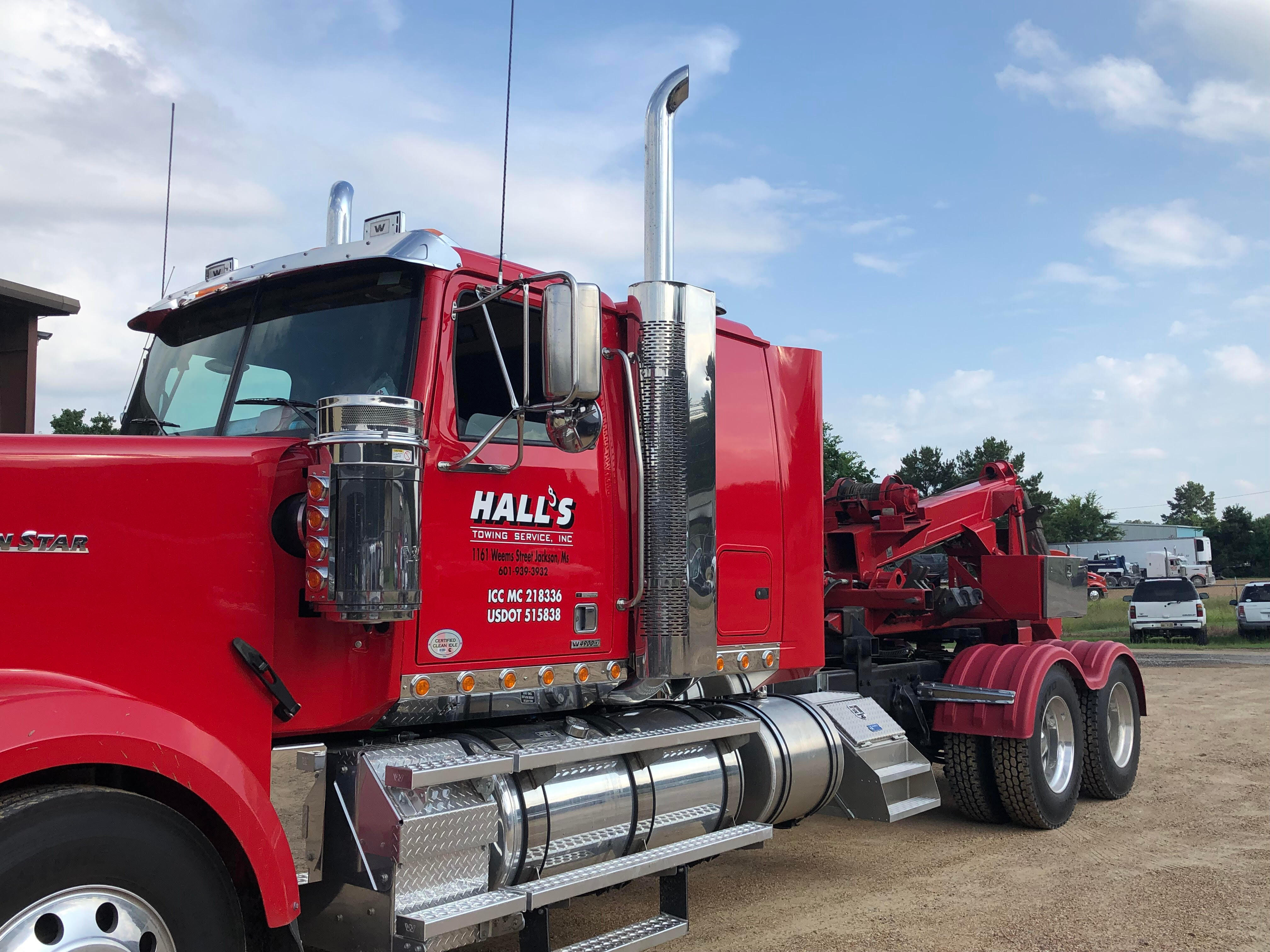 Hall’s Towing Service is a full service 24/7 towing company in Jackson, MS committed to providing the most comprehensive services for all your towing and recovery needs. Its starts with an experienced and friendly staff of customer representative.
