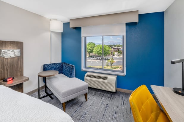 Images Holiday Inn Express & Suites Colorado Springs-First & Main by IHG