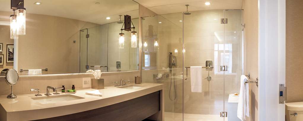 Guest room bath
