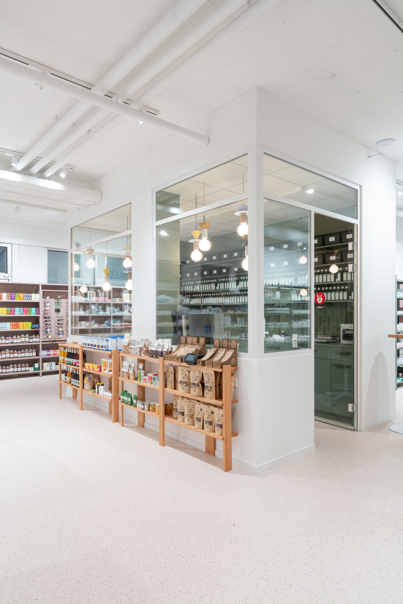 TopPharm Apotheke & Drogerie Brentano, Bruggerstrasse 11B in Wildegg