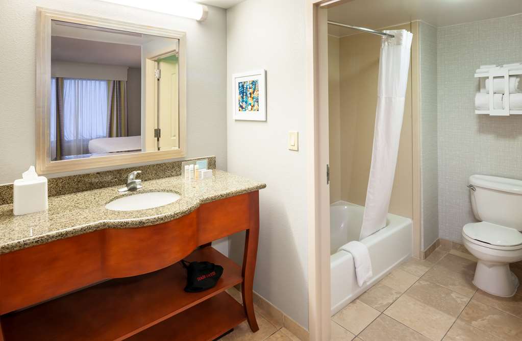 Guest room bath