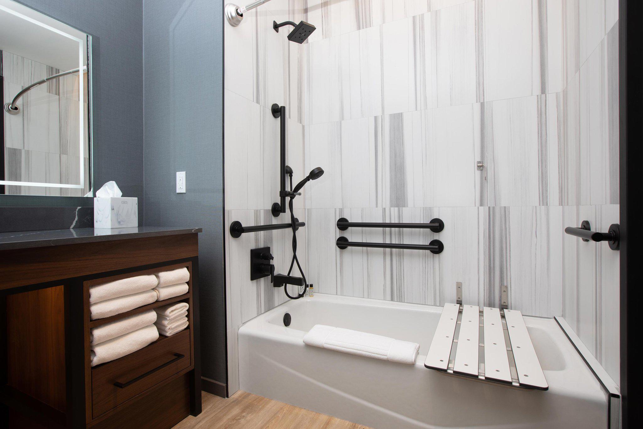 The Glenmark, Glendale, a Tribute Portfolio Hotel in Glendale, CA, 1100