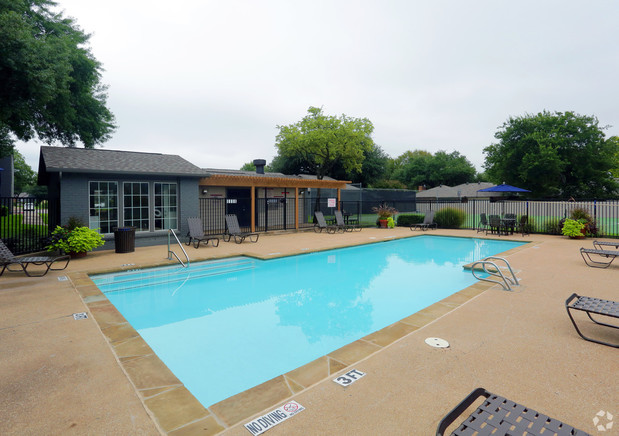 Images Custer Park Apartments