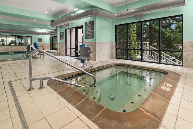 Images Holiday Inn & Suites Bothell by IHG