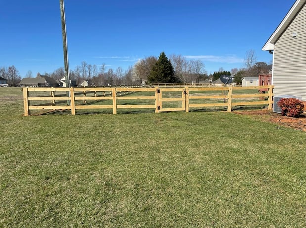 Images In-Line Custom Fence