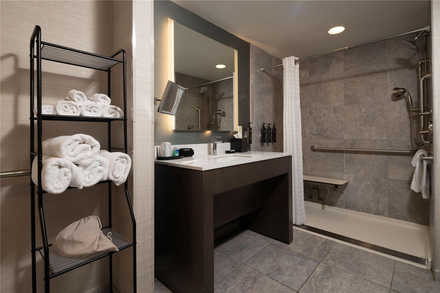 Guest room bath