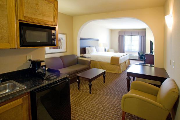 Images Holiday Inn Express & Suites Kingsville, an IHG Hotel
