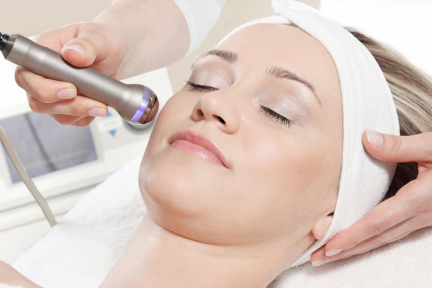 Ultraschall-Behandlung - ​Wimpernstudio | Ginas Permanent Make-up Kosmetik und Nail Paradies | München
