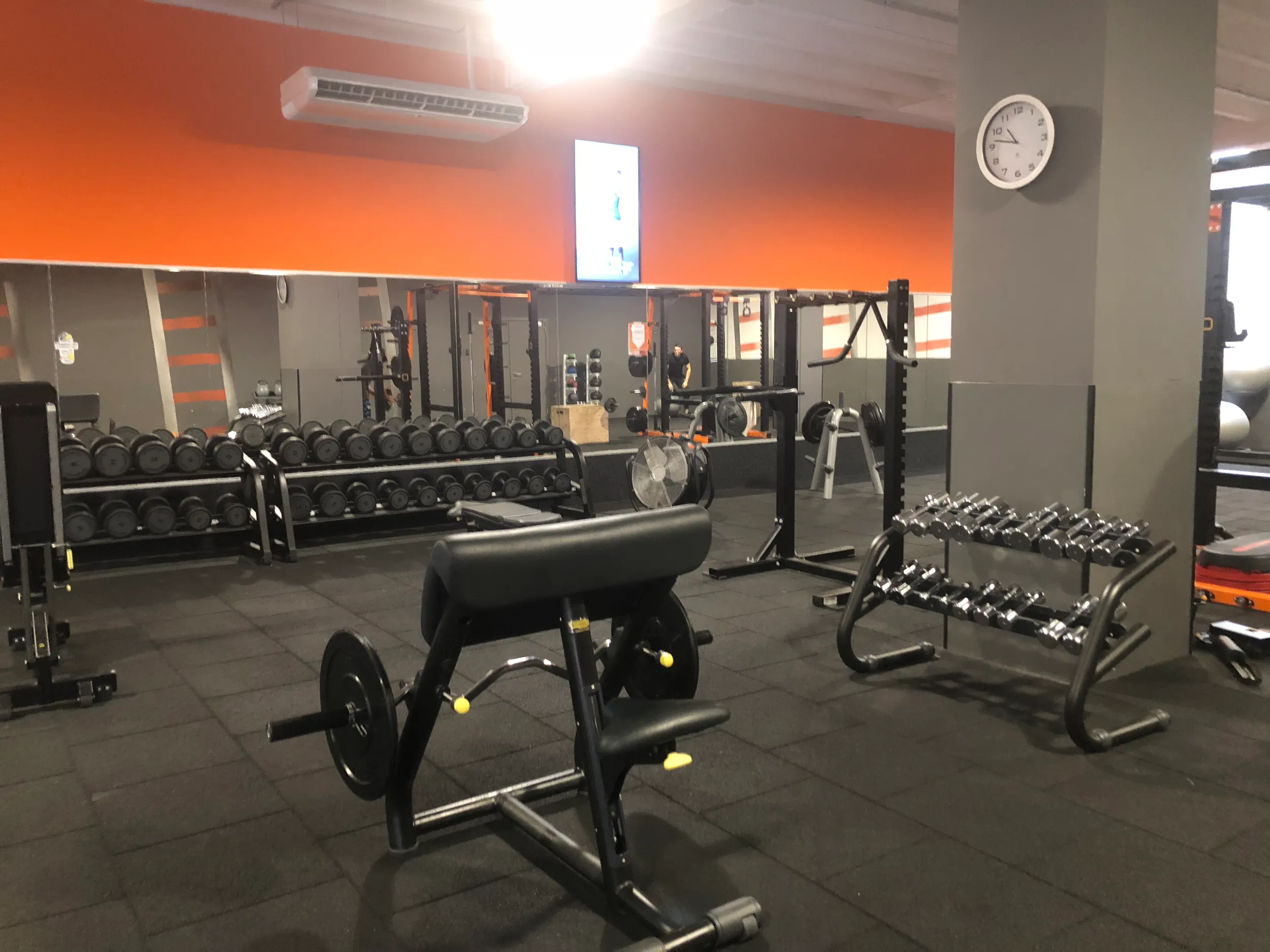 Images Basic-Fit 24/7