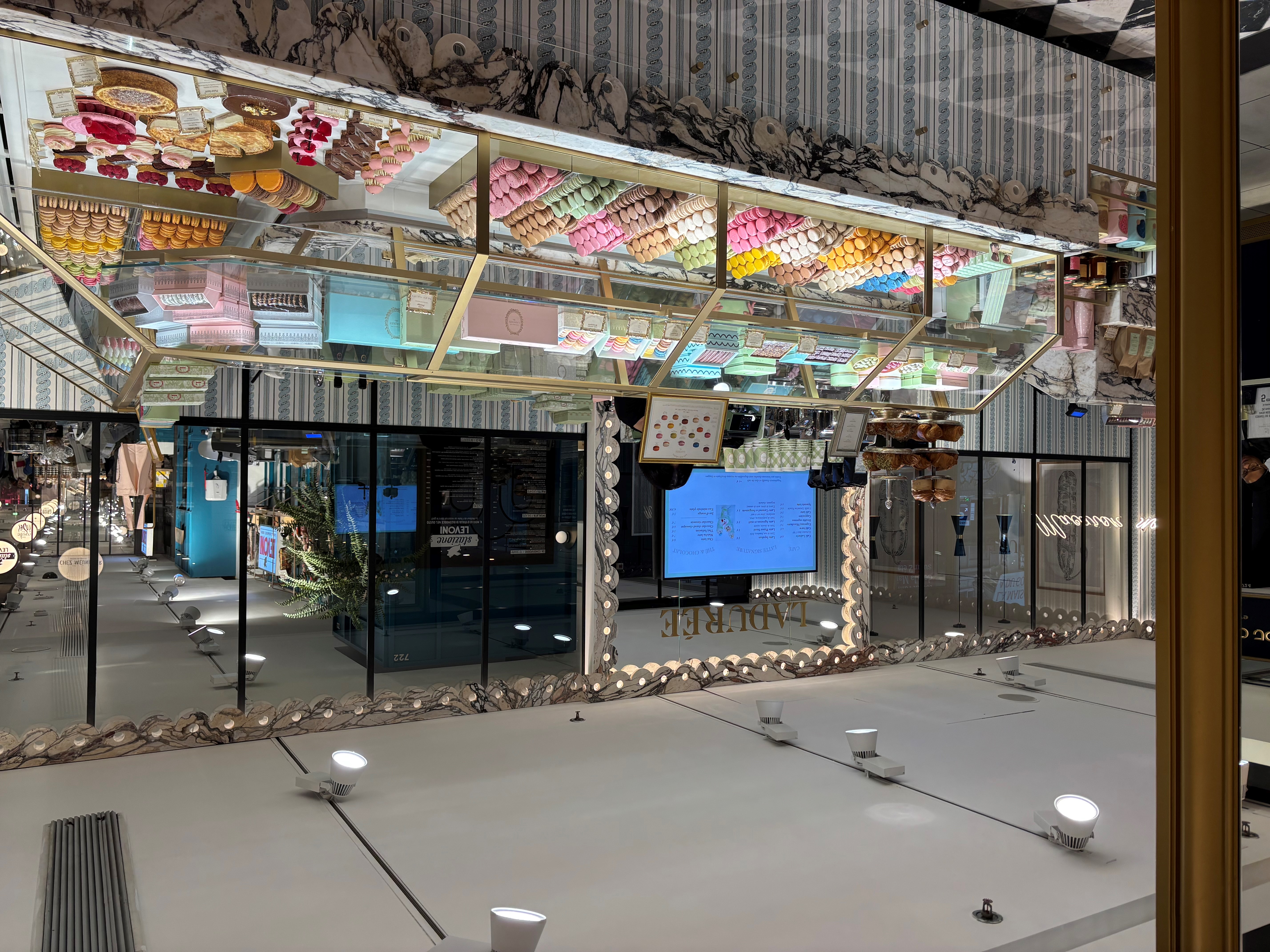 Images Ladurée Galeries Lafayette Gourmet