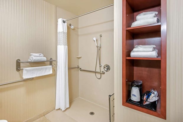 Images Hampton Inn & Suites Arcata, CA