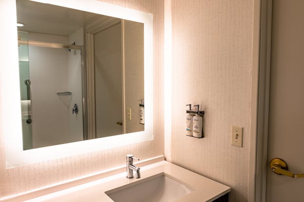 Images Holiday Inn & Suites Oakland - Airport by IHG