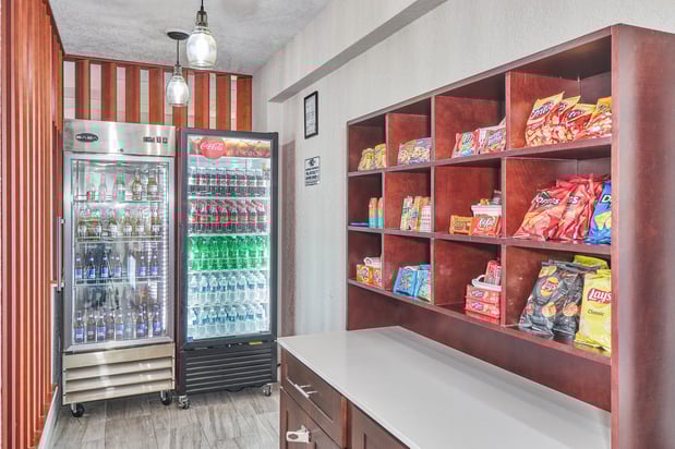 Images Holiday Inn Express & Suites Clearwater/US 19 N by IHG
