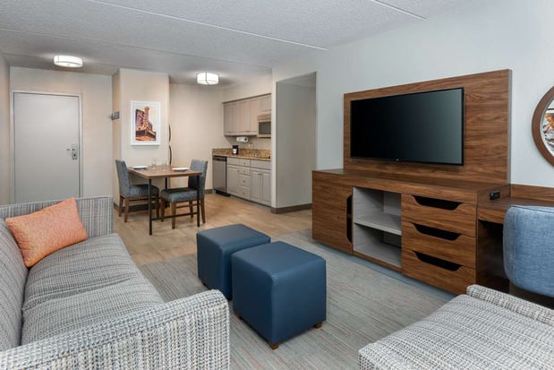 Images Hampton Inn & Suites Charlottesville-At The University